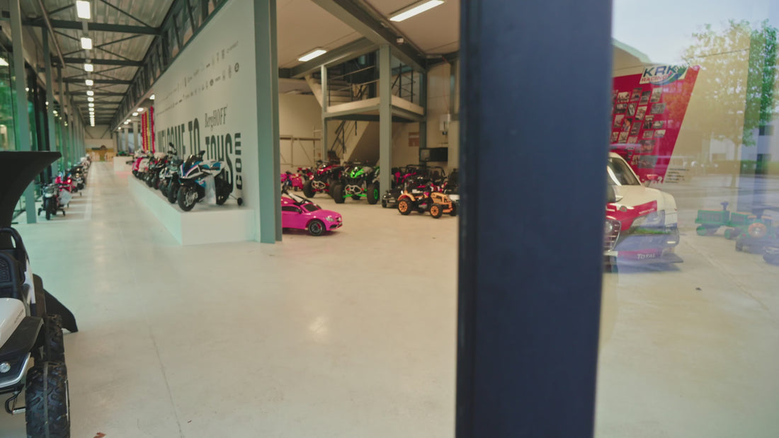Load video: Showroom Vrooomy | Europa's Grootste Kinderauto Showroom